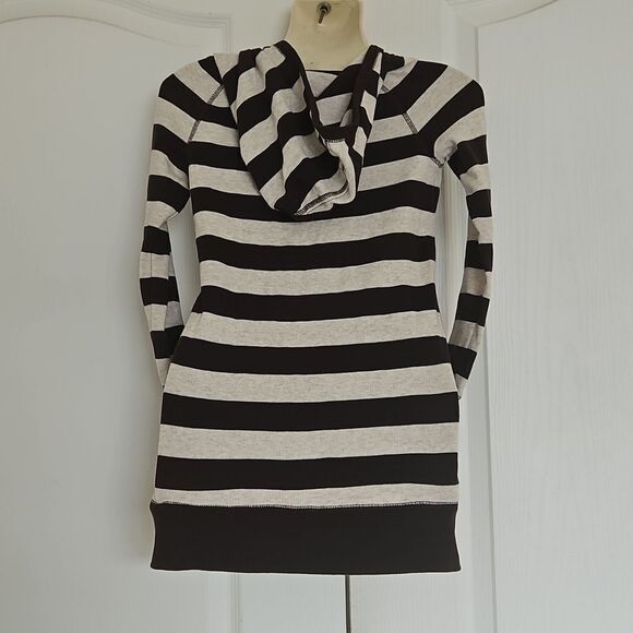 Gap Kids Hoodie Long Sleeves Sweater With Kangaroo Pockets Size 8 Brown/ Cream - Picture 4 of 16